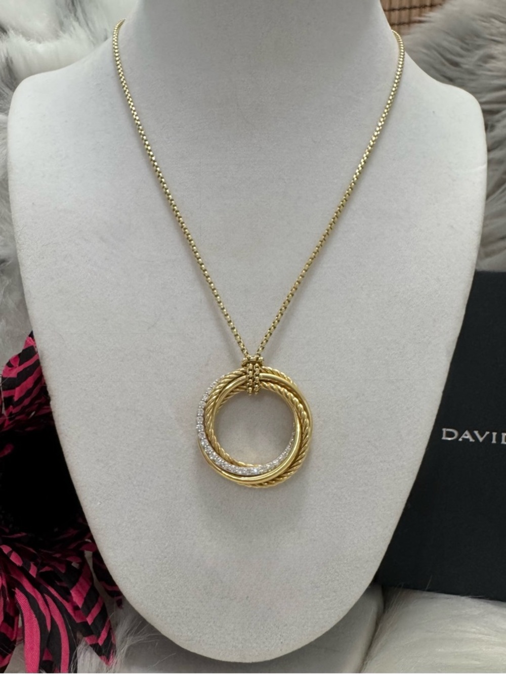 David Yurman 18K Gold Diamond Large Crossover Circle Adjustable Necklace - Picture 4 of 10